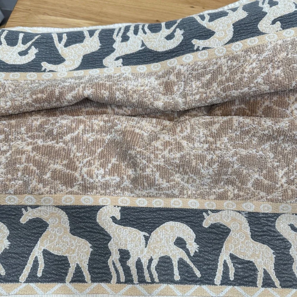 Vintage Giraffe Safari Bath Towels Set of 2 Blue‎ Beige Cotton Jacquard Border